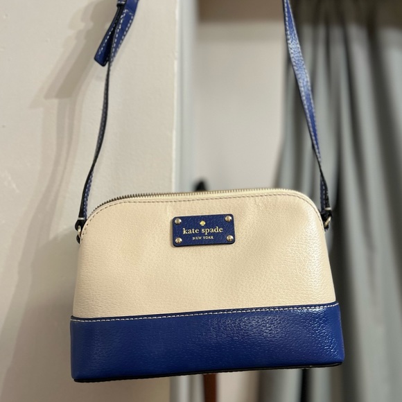 Small Kate Spade Purse - Picture 1 of 10